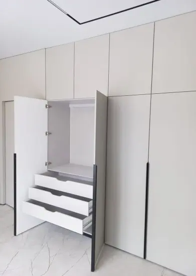 Шкаф встроенный распашной в спальню