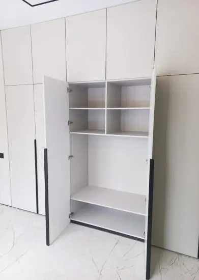 Шкаф встроенный распашной в спальню