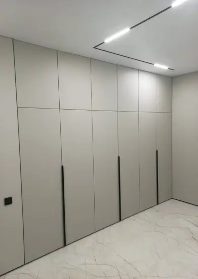 Шкаф встроенный распашной в спальню