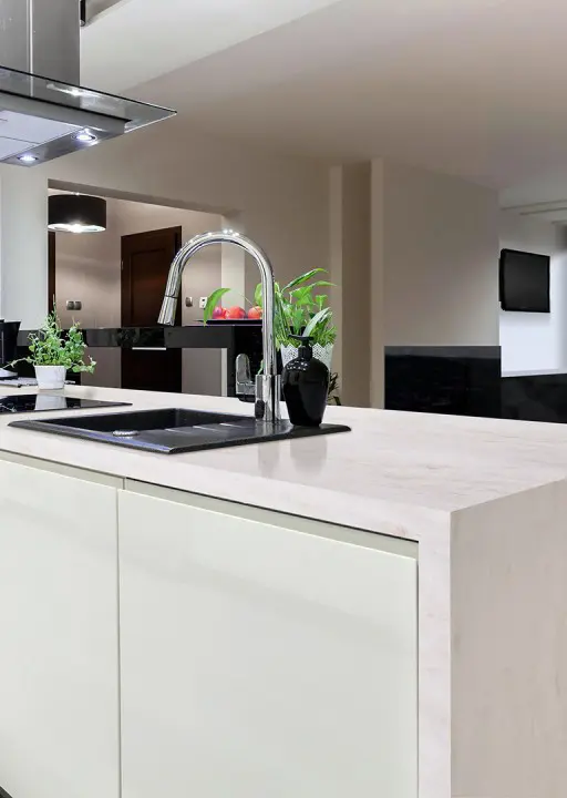 GRANDEX M 712 A Stylish Moon